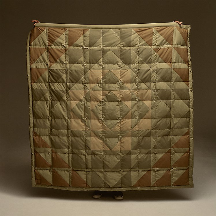 Eddie Bauer x Buck Mason Cascade Down Barn Quilt - Oregano